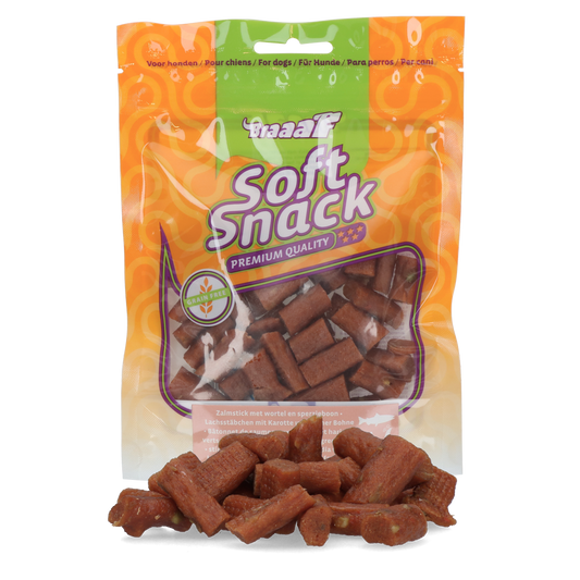 Snack morbido per cani Braaaf al salmone con carota e fagiolini in confezione da 85 g